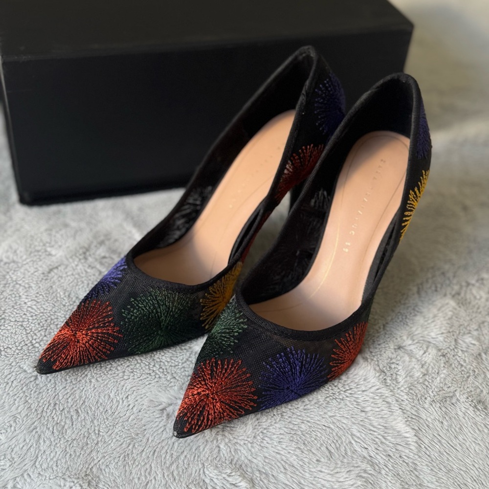 Black Multicolor Women's Heels Zara size 39 shoes women.
Black mesh with design